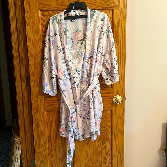 Silky gown and robe set. Pink with  lace, and  flowers. size XXL by apt. 9 New - Picture 1 of 11